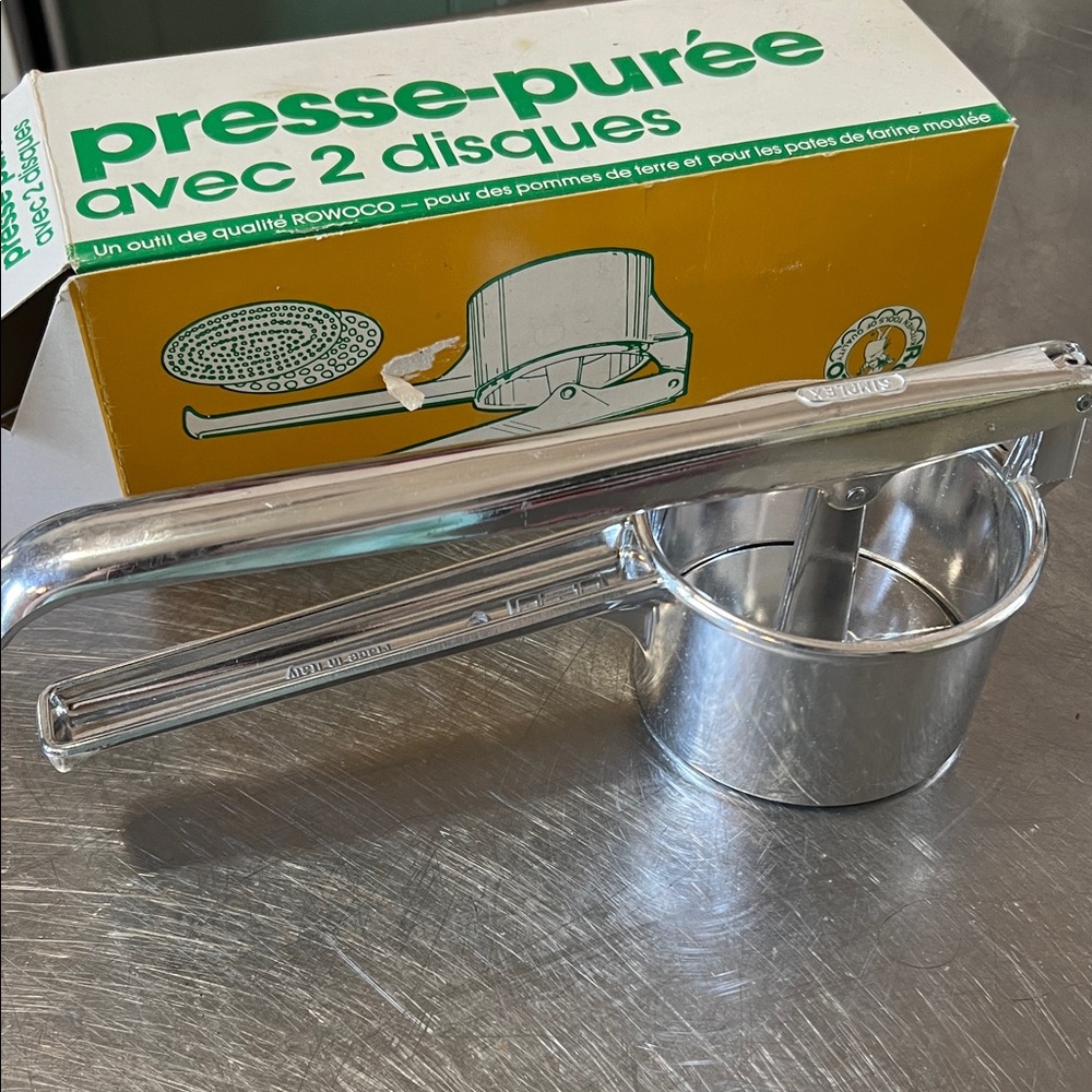 Rowoco Potato Ricer with 2 Discs - Picture 3 of 7